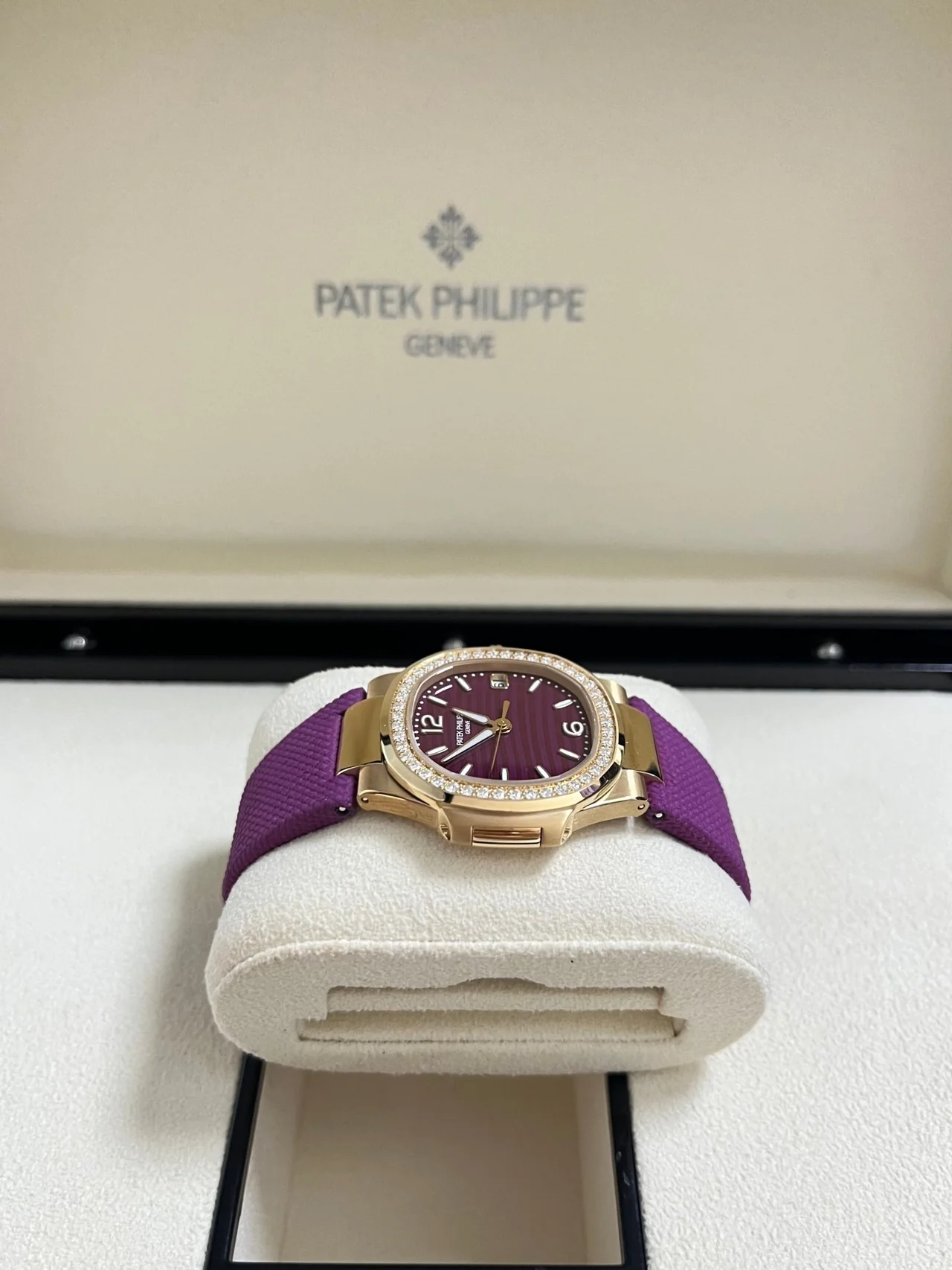 Patek-Philippe-Nautilus-32mm-Diamond-Bezel-Rose-Gold-Purple-Wave-Dial-7010R-0134.webp