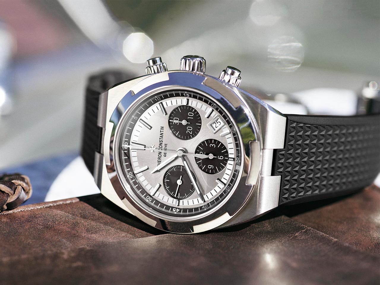 Vacheron-Constantin-Overseas-Chronograph-with-Panda-Dial-5500V-110A-B686_001.jpg