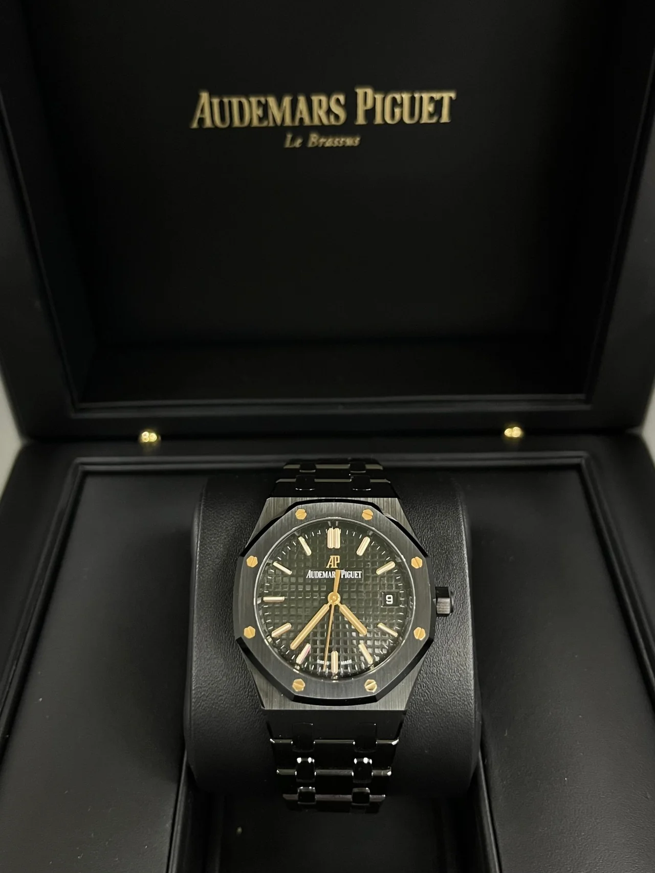 audemars-piguet-royal-oak-selfwinding-34mm-black-ceramic-77350ceoo1266ce01-323385_1280x.webp