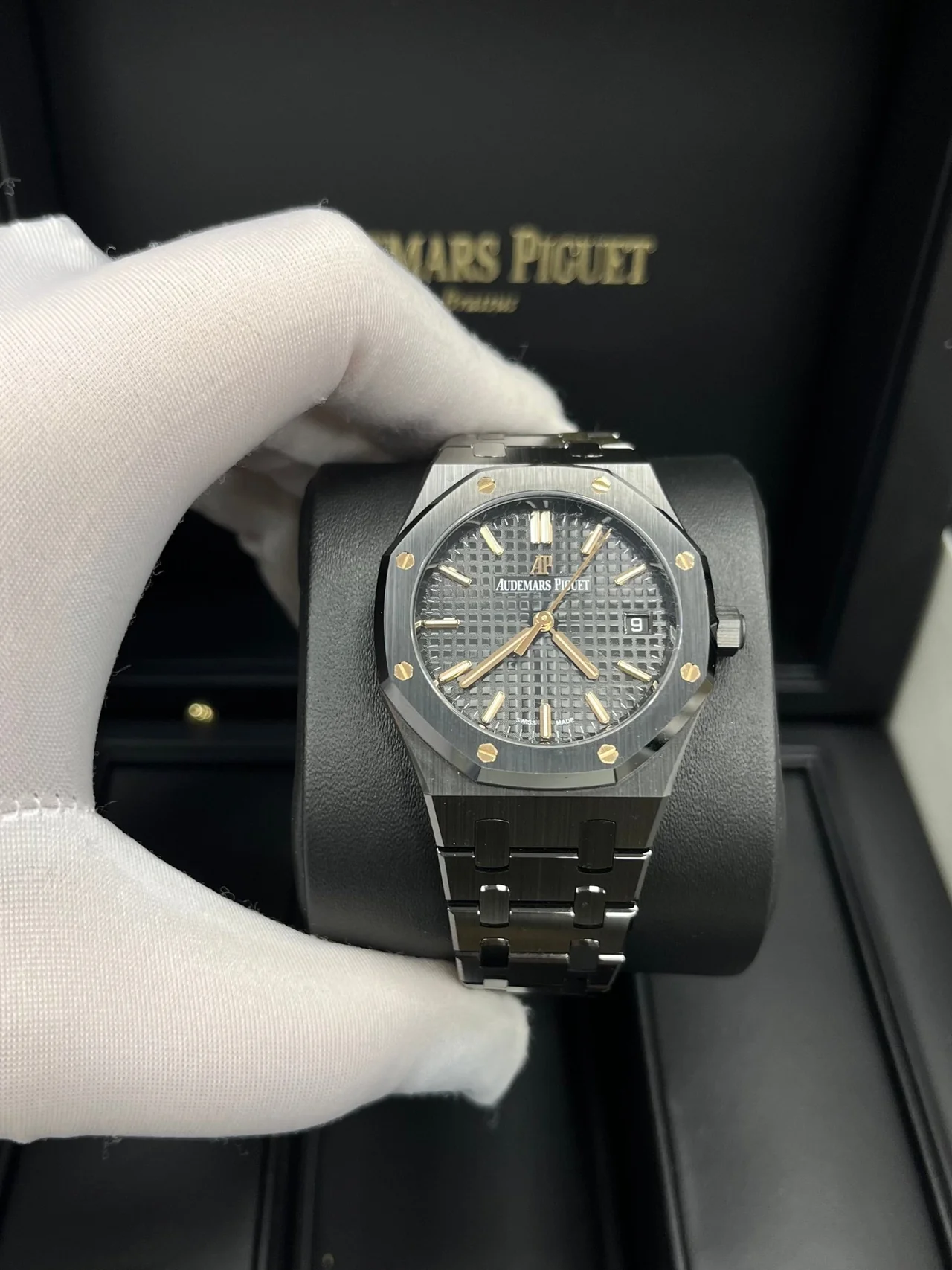 audemars-piguet-royal-oak-selfwinding-34mm-black-ceramic-77350ceoo1266ce01-425558_1280x.webp
