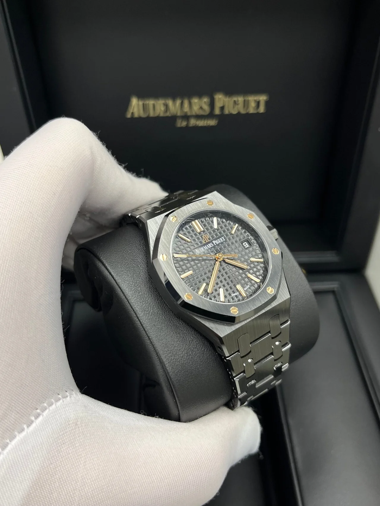 audemars-piguet-royal-oak-selfwinding-34mm-black-ceramic-77350ceoo1266ce01-984356_1280x.webp
